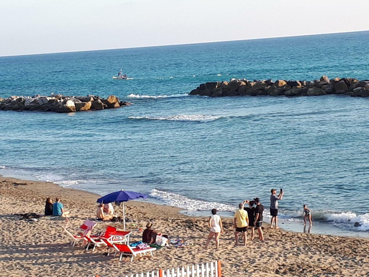 Appartamenti Enrica Moneglia Esterno foto
